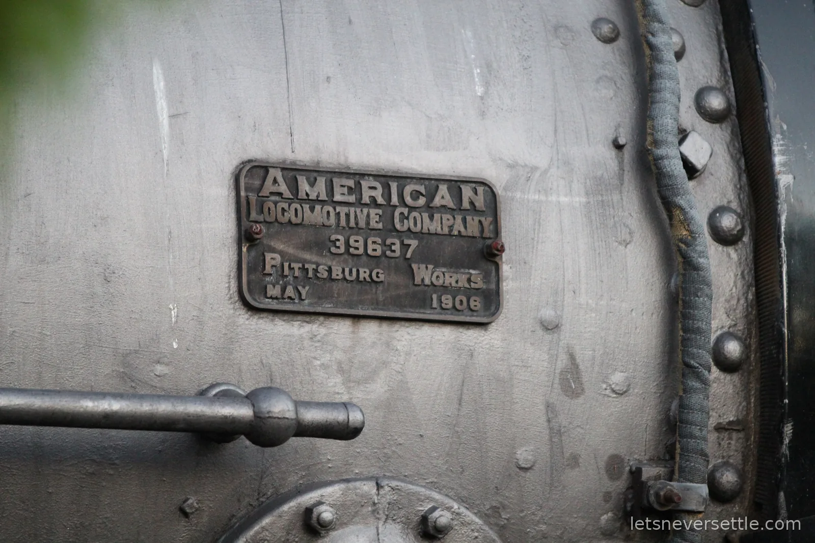 Builder's plate on the locomotive boiler reading American Locomotive Company, 39637, Pittsburg Works, May 1906